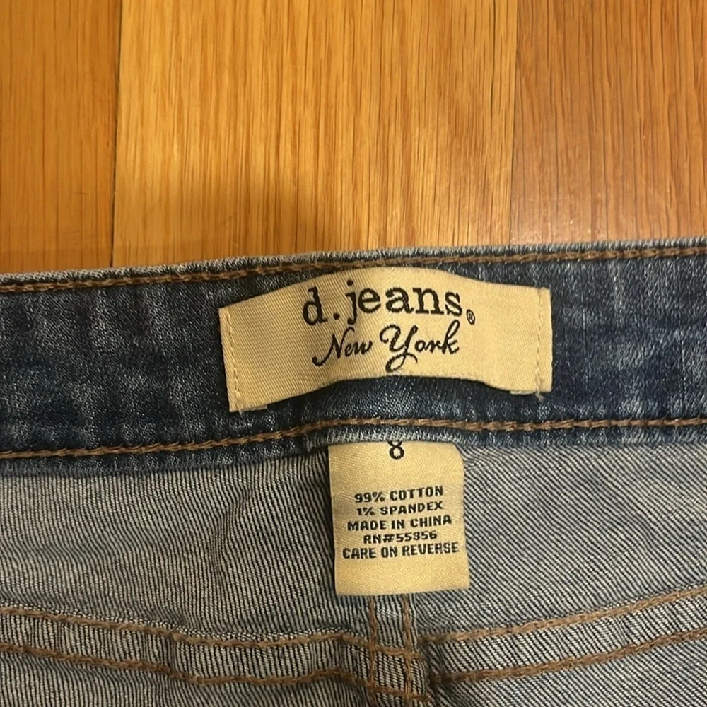 d.jeans women’s distressed capri jeans  size 8 .